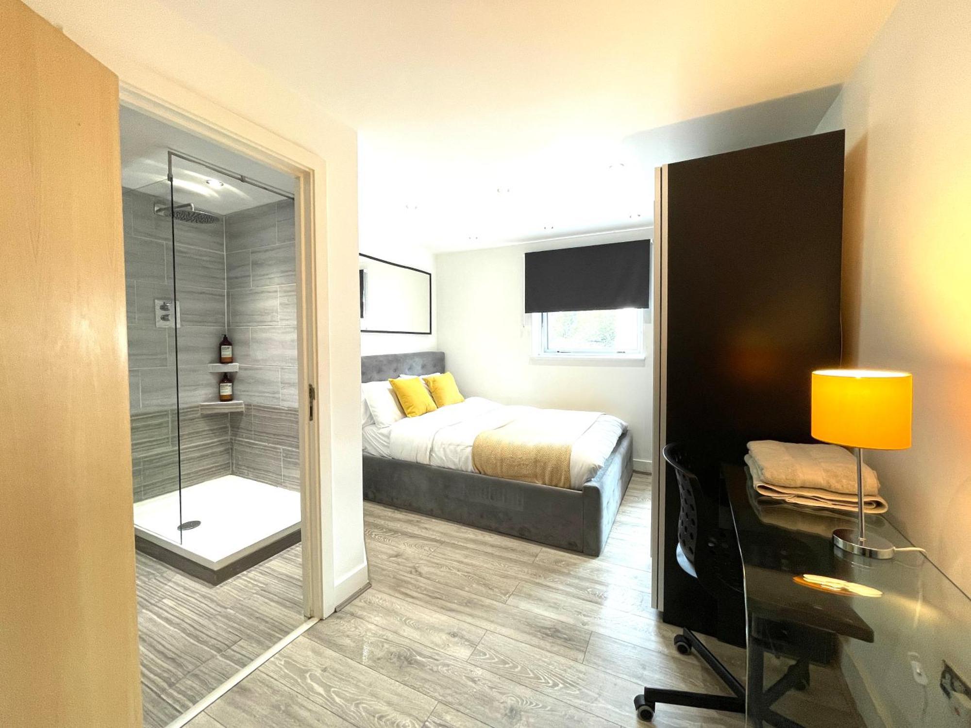 Rnm - Business Professionals Stay, Walsall City Centre, 2 Bedroom With Ensuite And Bathroom, Entire Place, Kitchen & Washroom With Amenities, Smart Tv, Easy Access, Fast Wifi, Parking Nearby, Great Transport Links Buitenkant foto