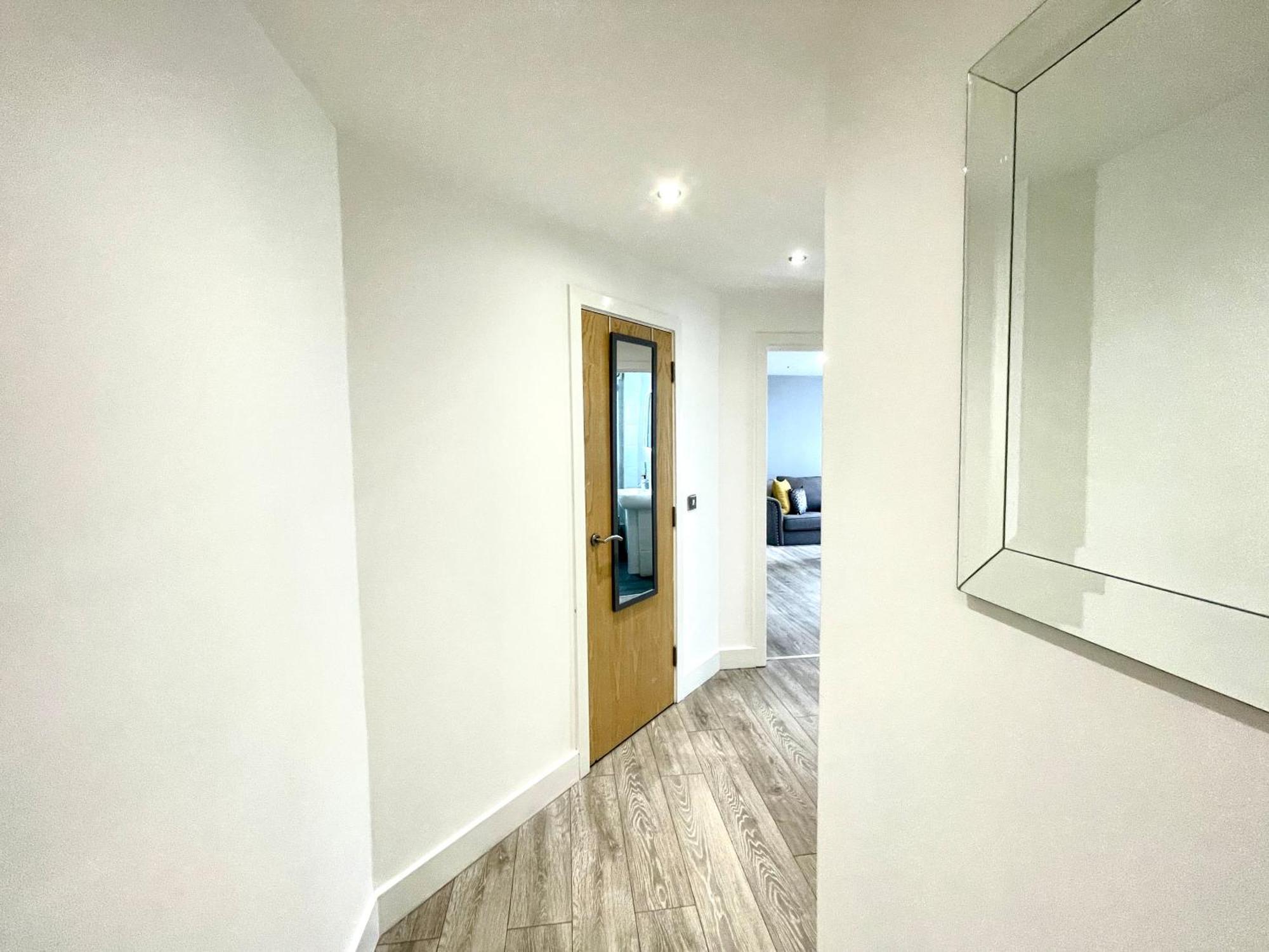 Rnm - Business Professionals Stay, Walsall City Centre, 2 Bedroom With Ensuite And Bathroom, Entire Place, Kitchen & Washroom With Amenities, Smart Tv, Easy Access, Fast Wifi, Parking Nearby, Great Transport Links Buitenkant foto