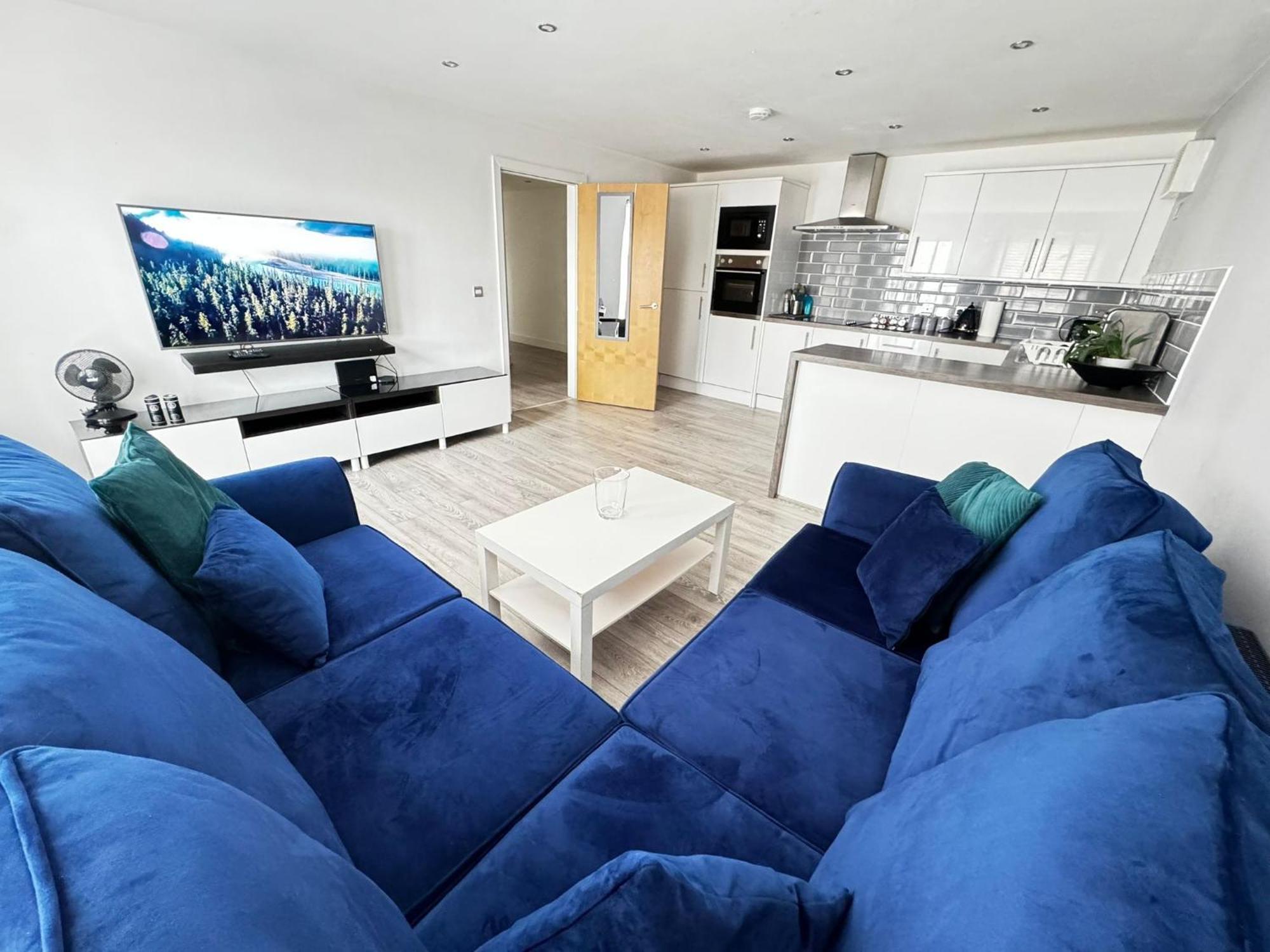 Rnm - Business Professionals Stay, Walsall City Centre, 2 Bedroom With Ensuite And Bathroom, Entire Place, Kitchen & Washroom With Amenities, Smart Tv, Easy Access, Fast Wifi, Parking Nearby, Great Transport Links Buitenkant foto